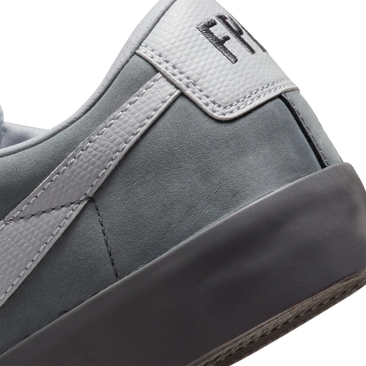   FPAR SB Zoom Blazer Low 'Gris Froid'