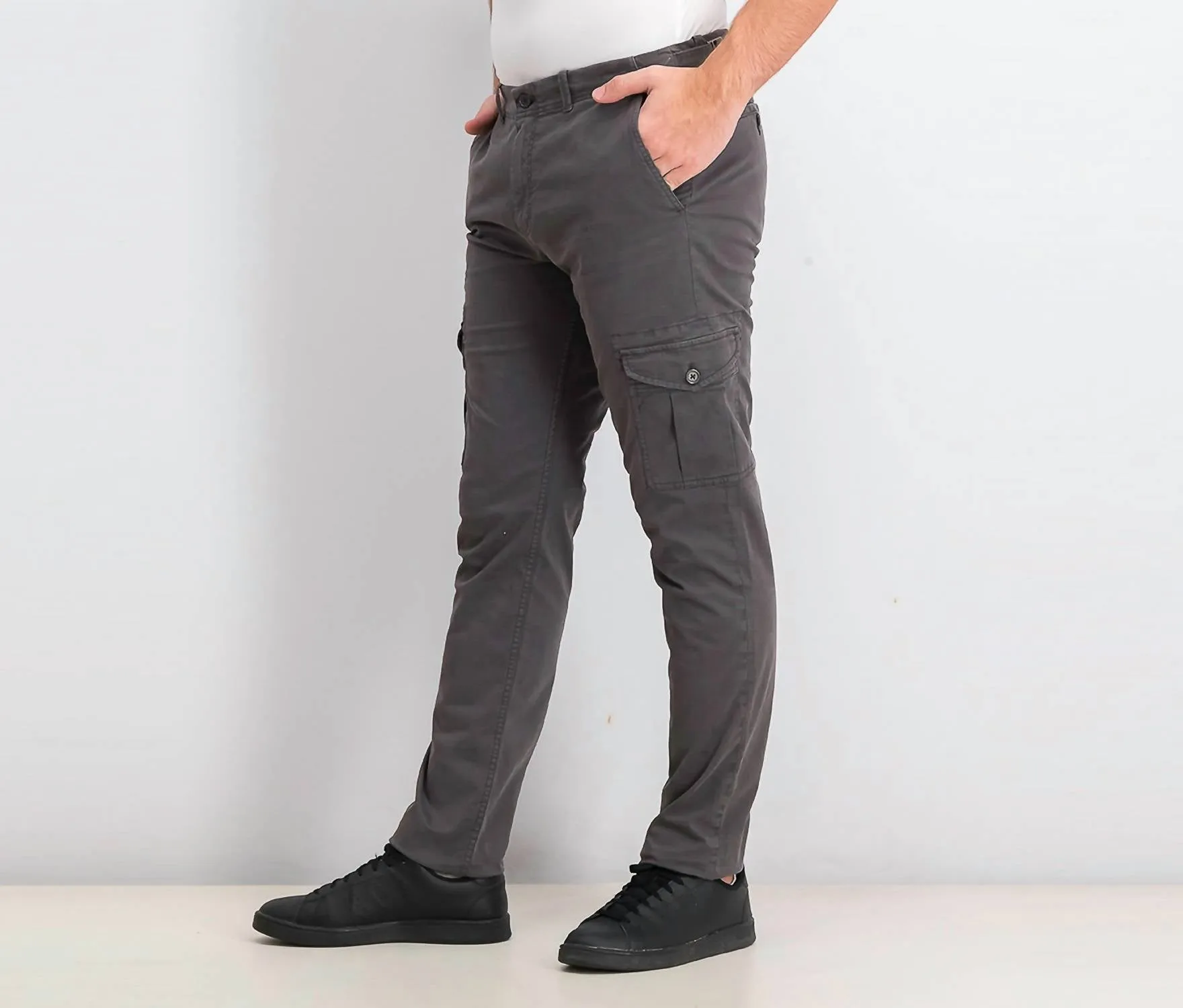 Pantalon cargo en gris foncé