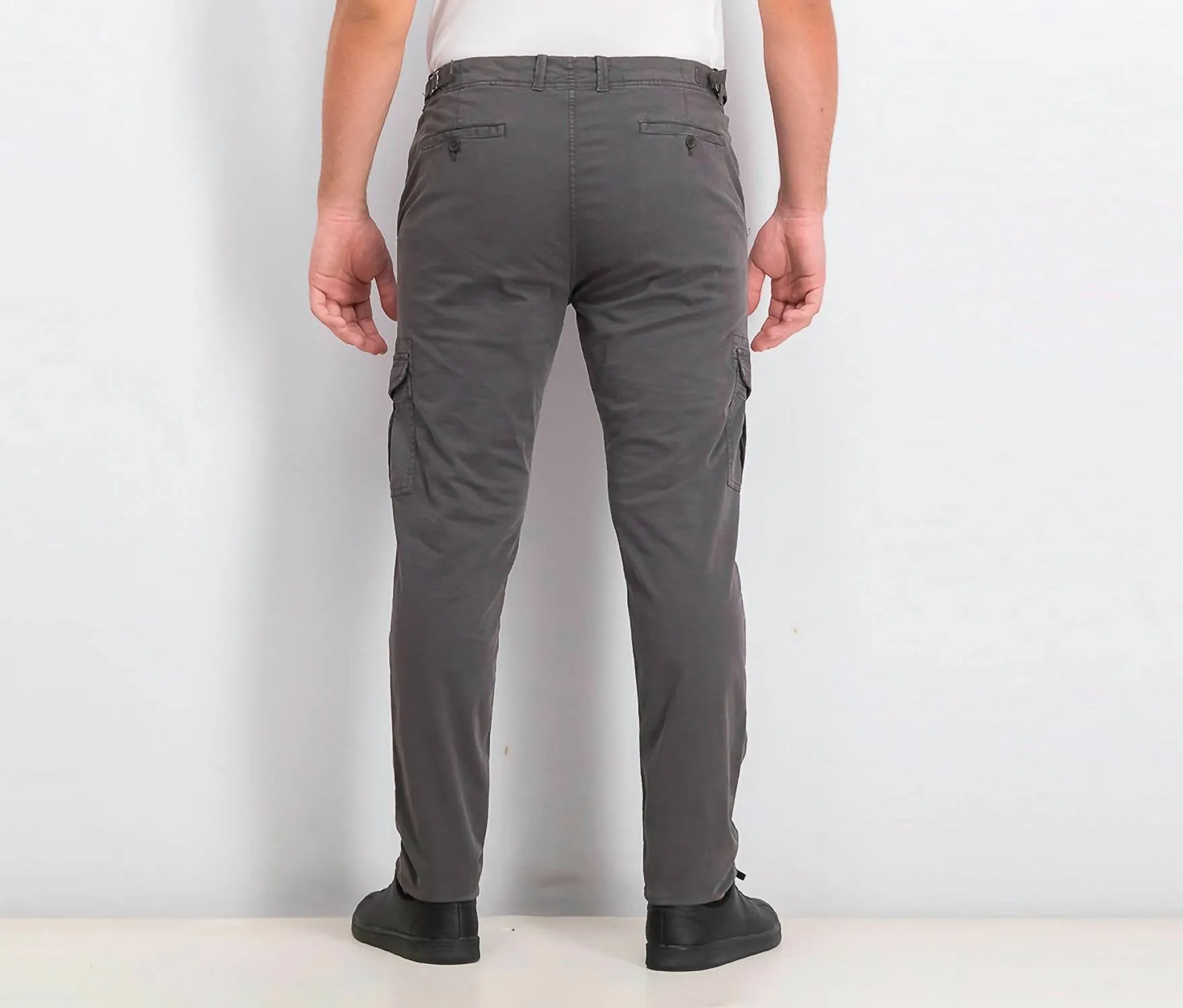 Pantalon cargo en gris foncé