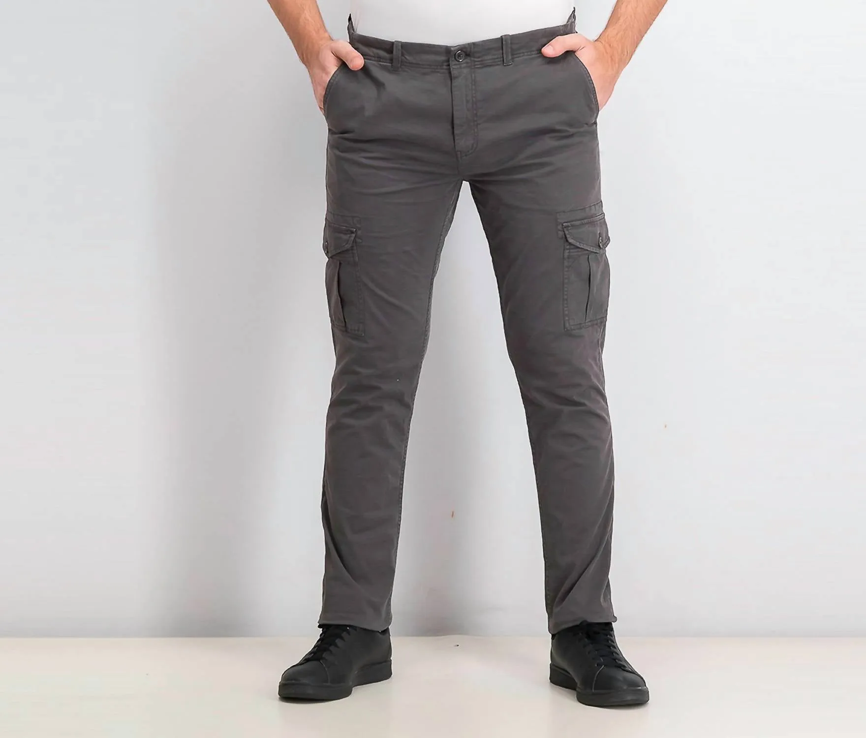 Pantalon cargo en gris foncé