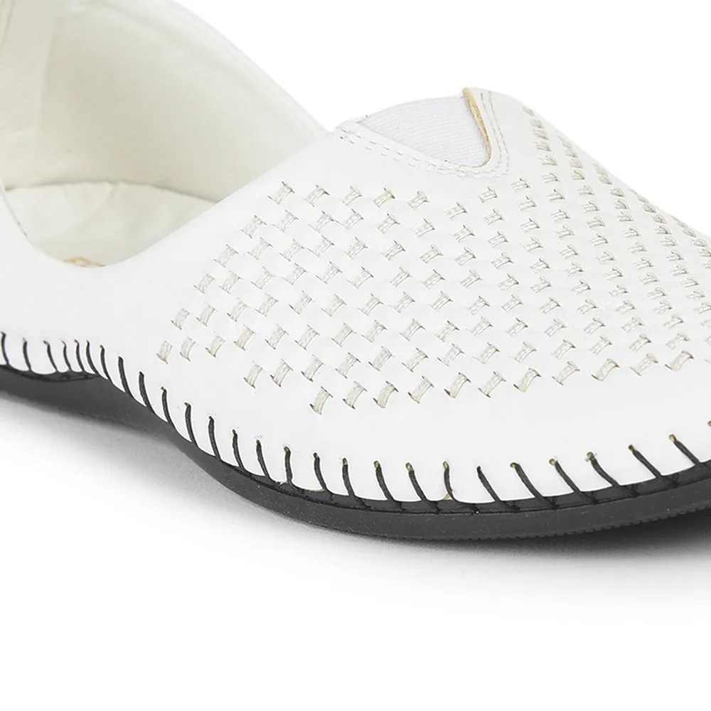 Mojaris décontractés blancs Fortune pour hommes AVN-40 par Liberty