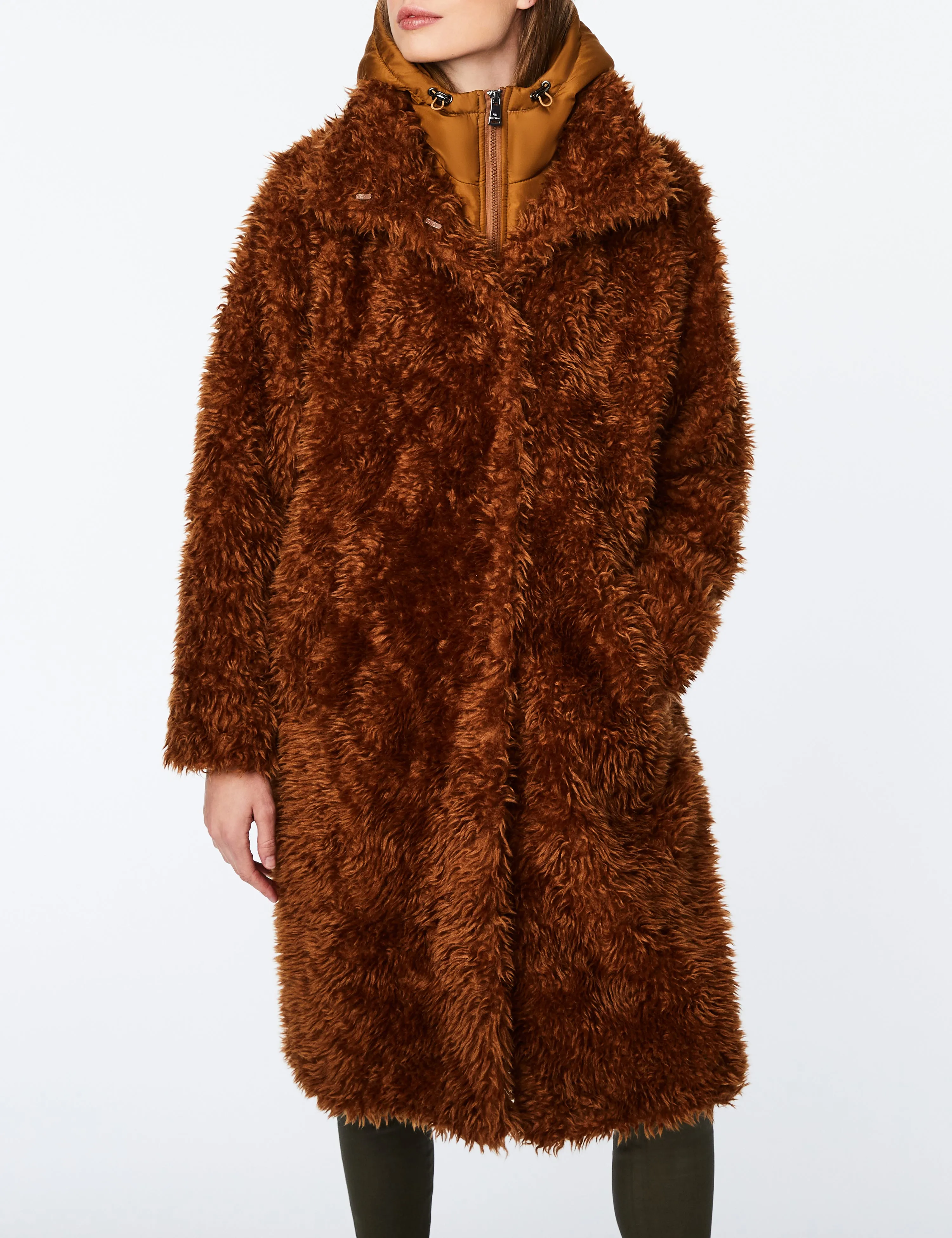 Manteau de fourrure à capuche