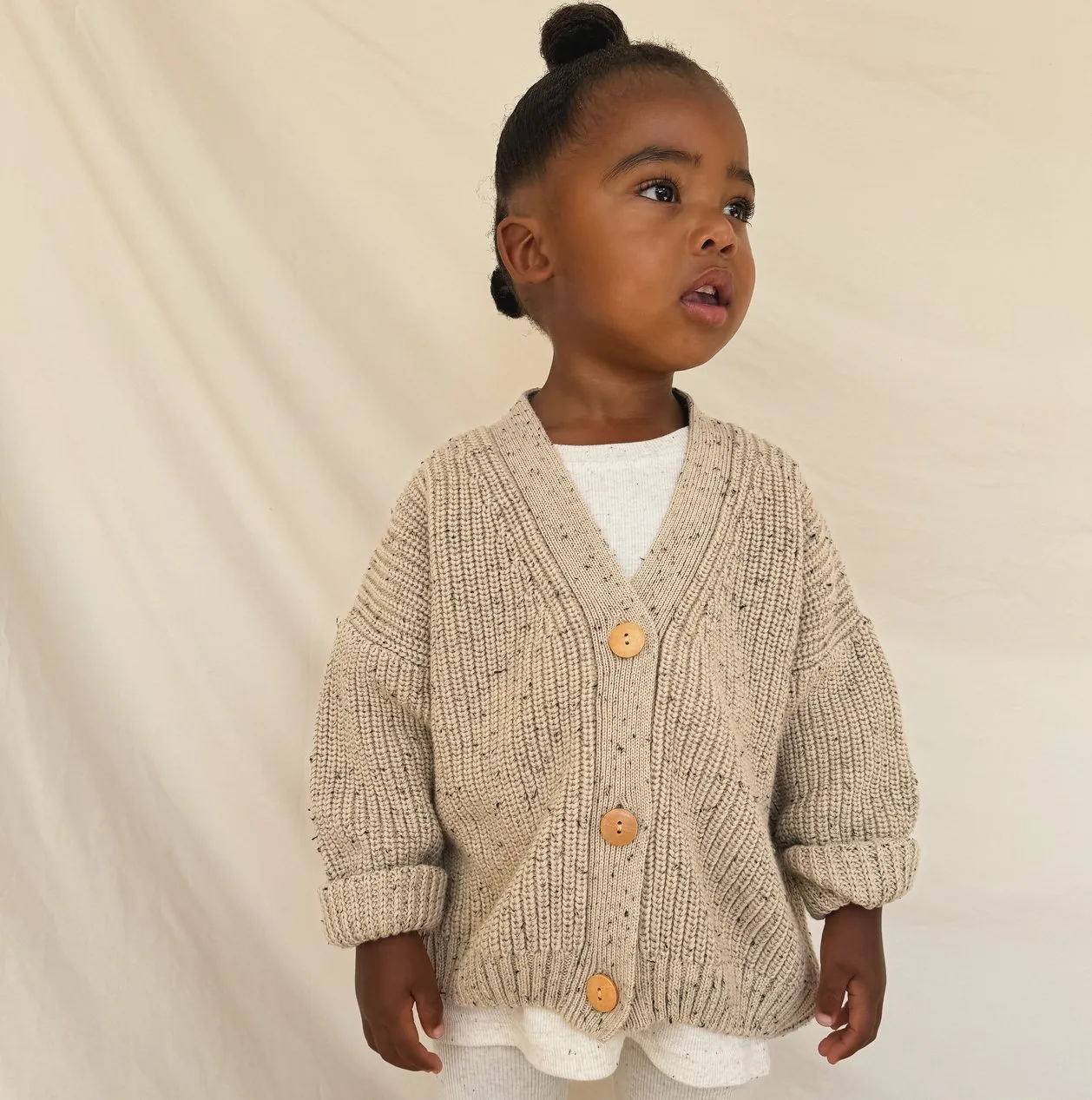Hunter   Rose : Cardigan pour enfants Avery - Flocons d'avoine