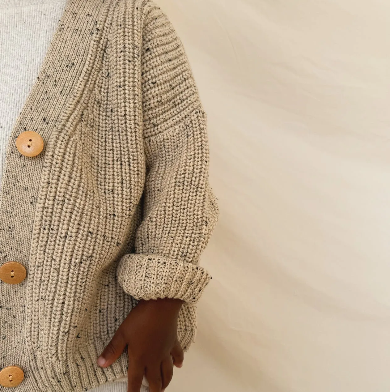 Hunter   Rose : Cardigan pour enfants Avery - Flocons d'avoine