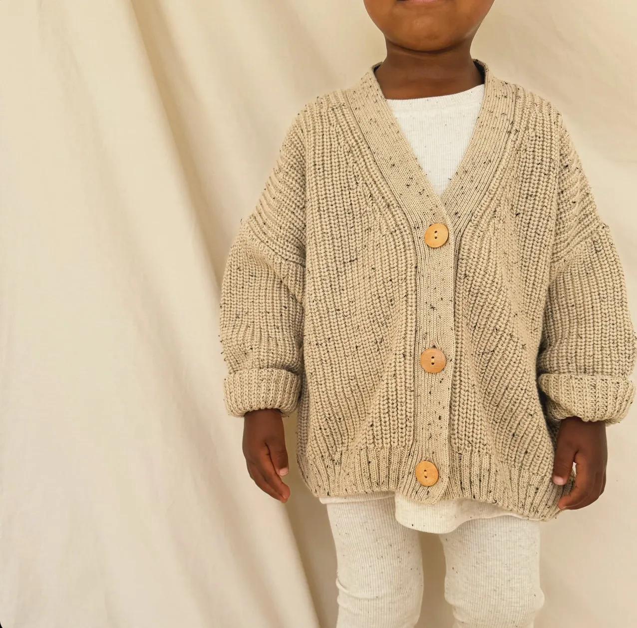 Hunter   Rose : Cardigan pour enfants Avery - Flocons d'avoine