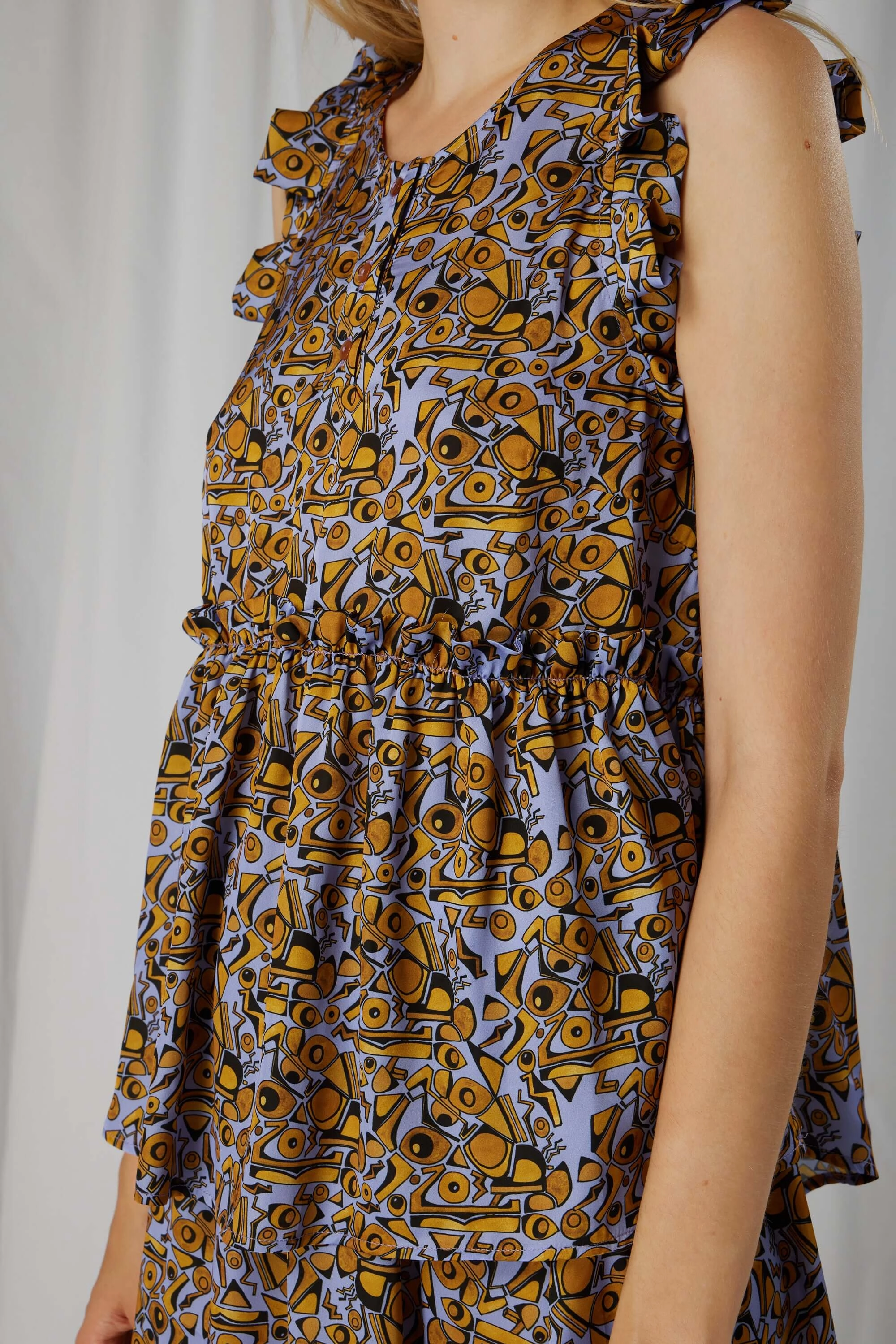 Kaya blouse in Art Deco Factory print