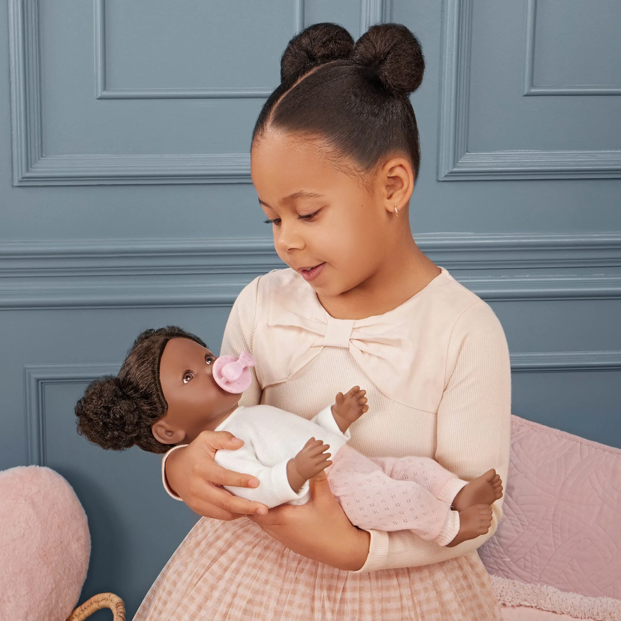 LullaBaby – Poupée avec Cheveux Bouclés Bruns