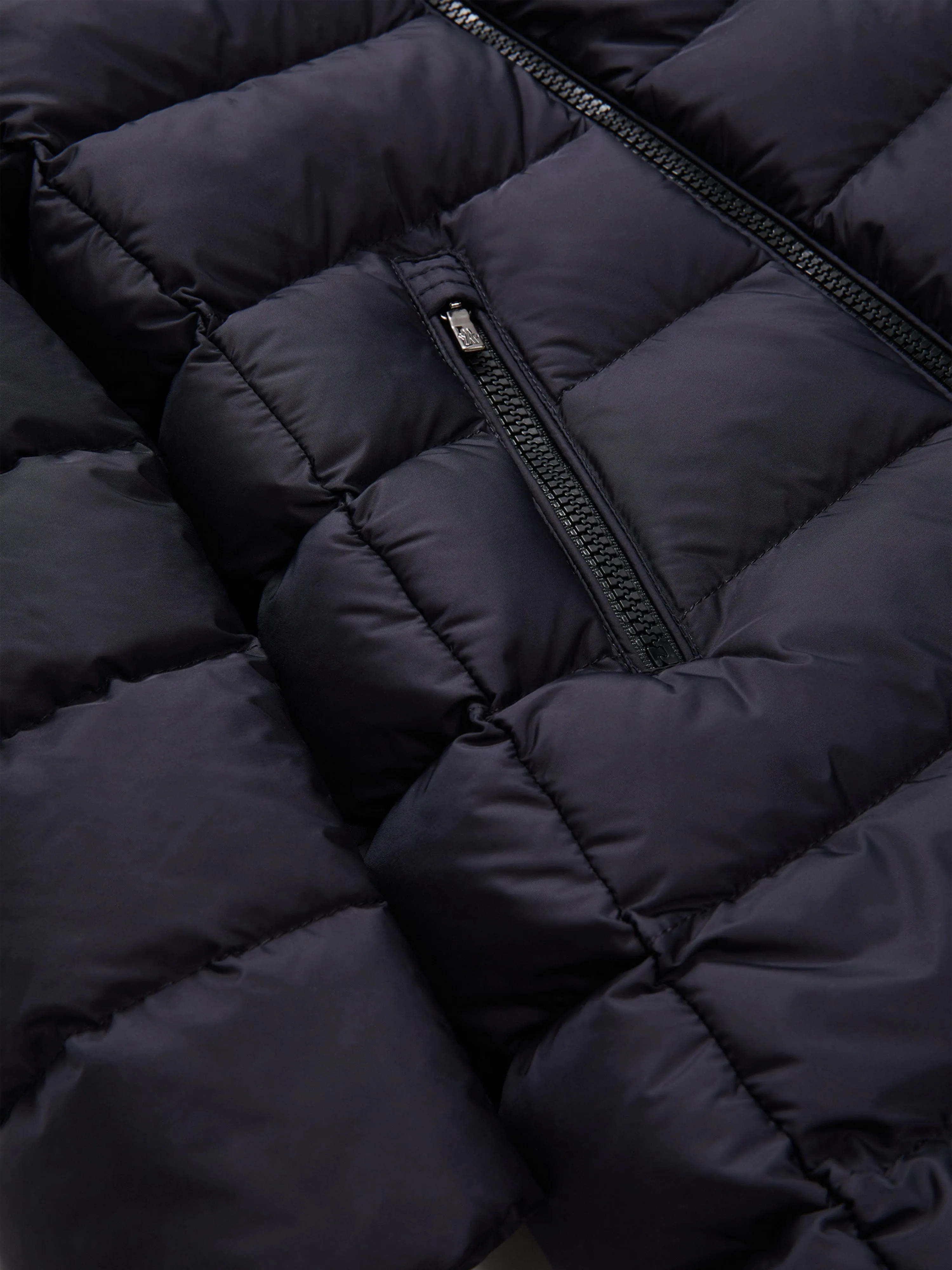 Moncler Enfant Veste en duvet à capuche doublée de shearling pour filles en bleu marine