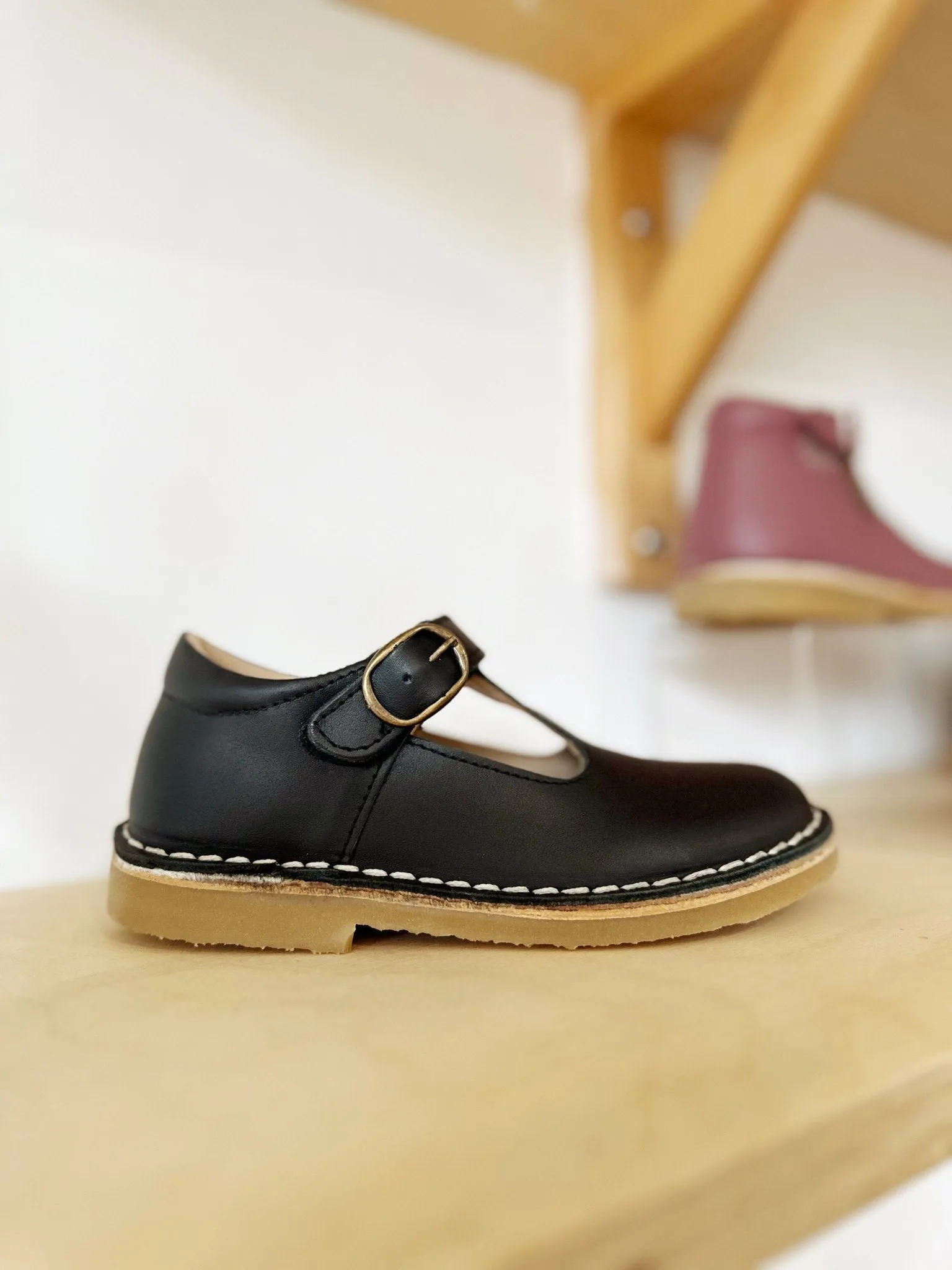 Petasil : Chaussures à barre en T récalcitrantes - Cuir chocolat