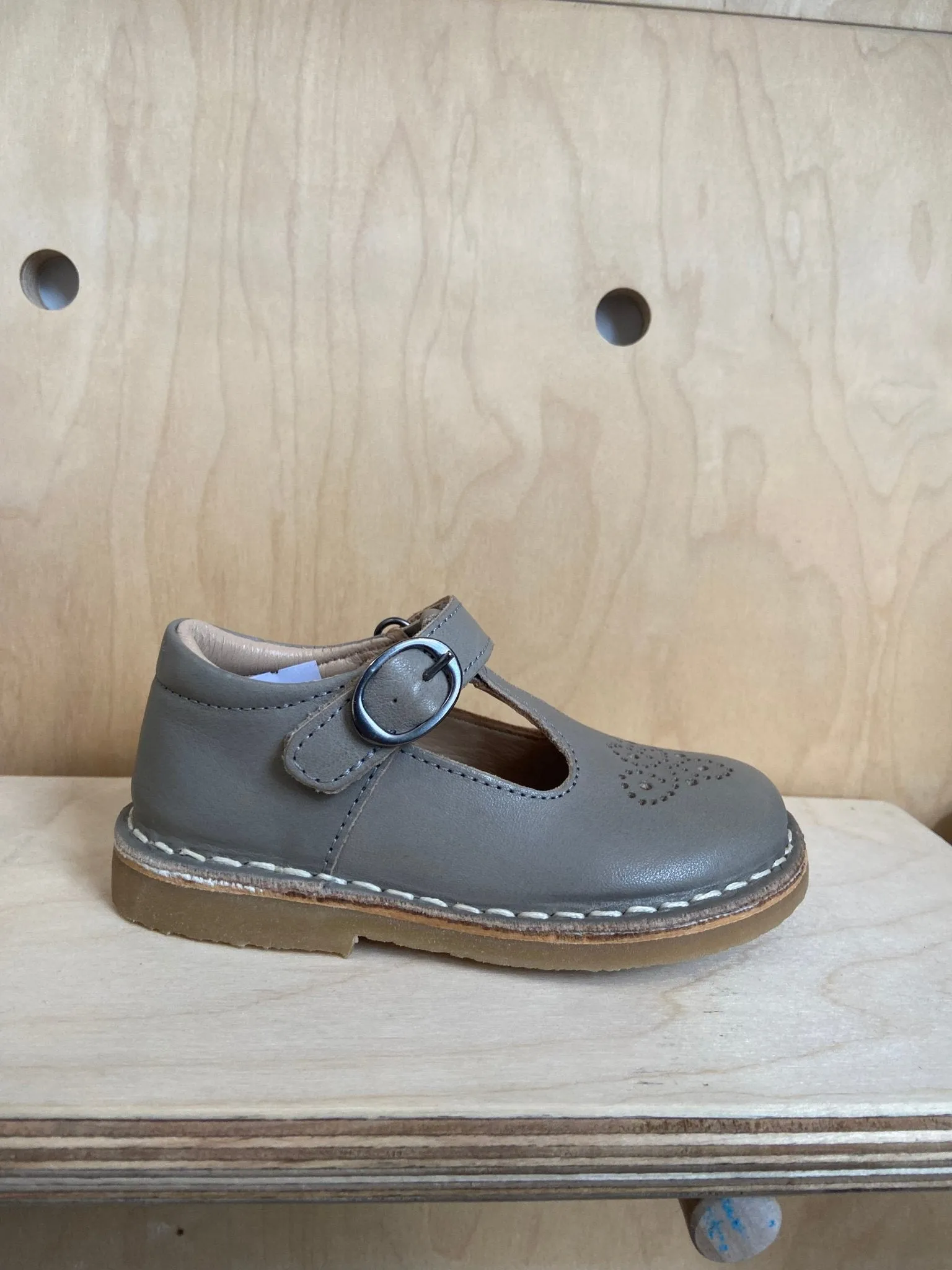 Petasil : Chaussures à scratch Susy T-Bar - Béton Roma