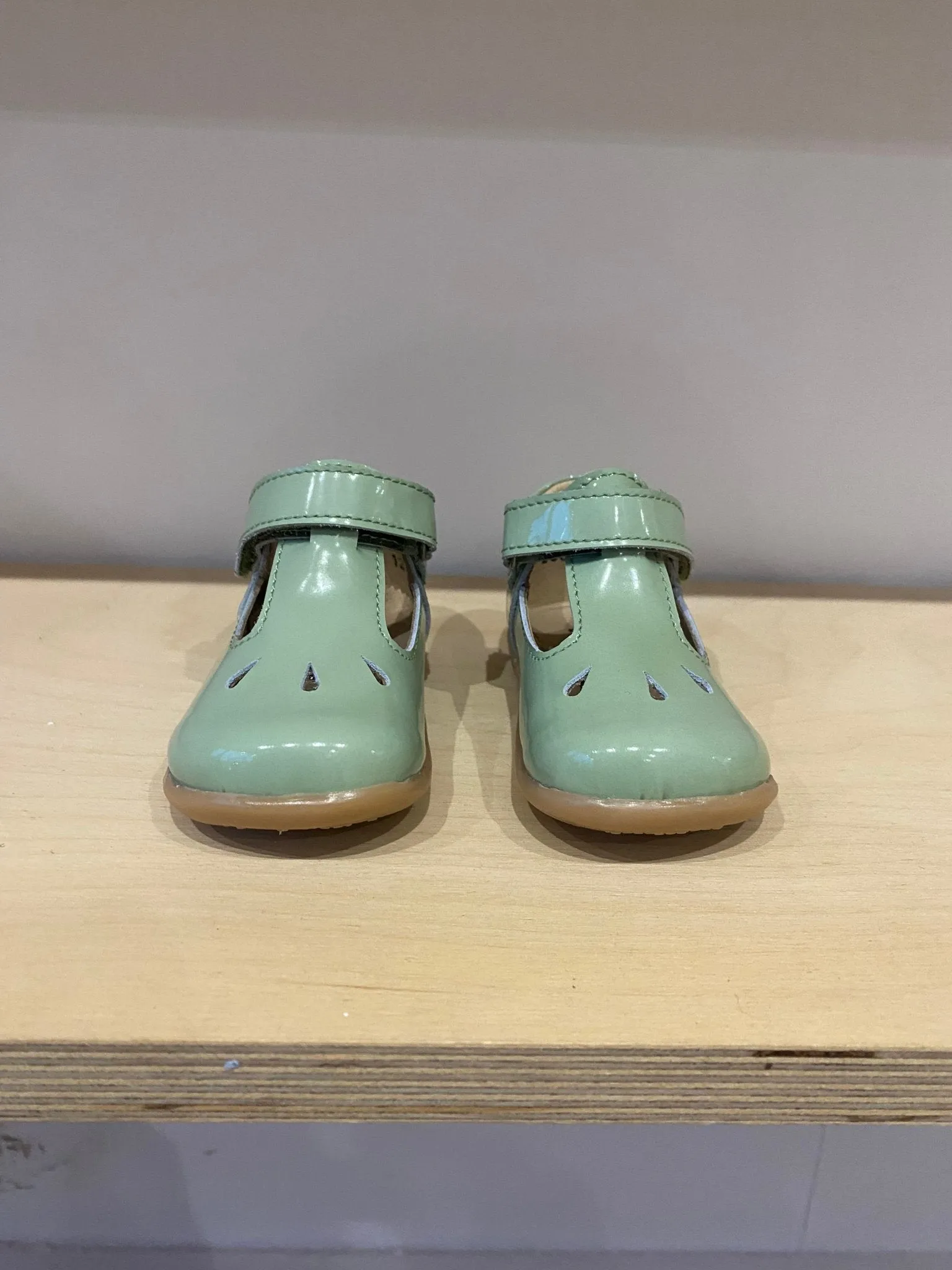 Petasil : Chaussures à barrette T pour filles brevet Tia - Vert sauge